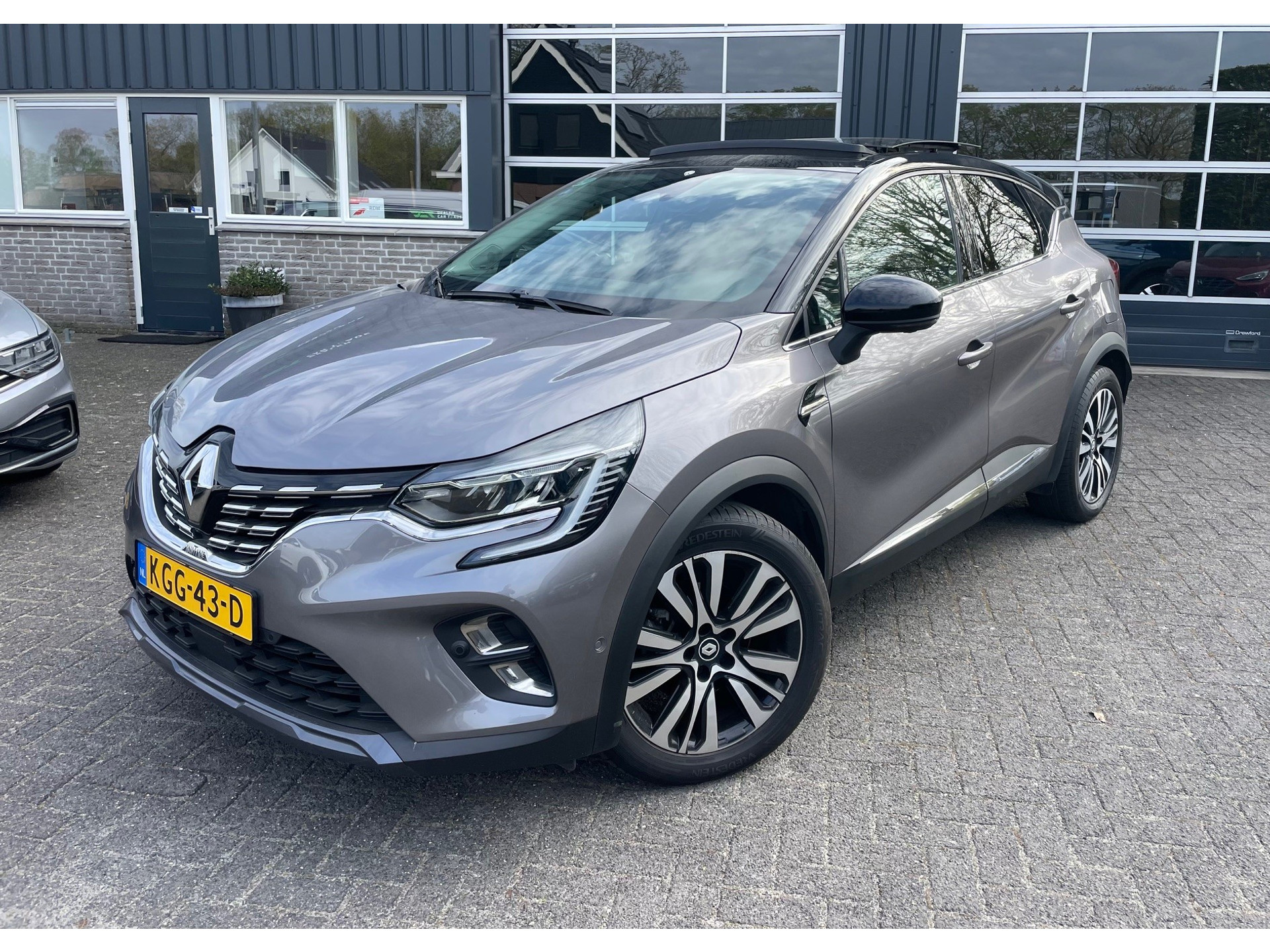 Renault Captur 1.6 E-Tech PHEV Initiale Paris Leder Panorama 52300377-0.jpg | Dealer Car Trade B.V.