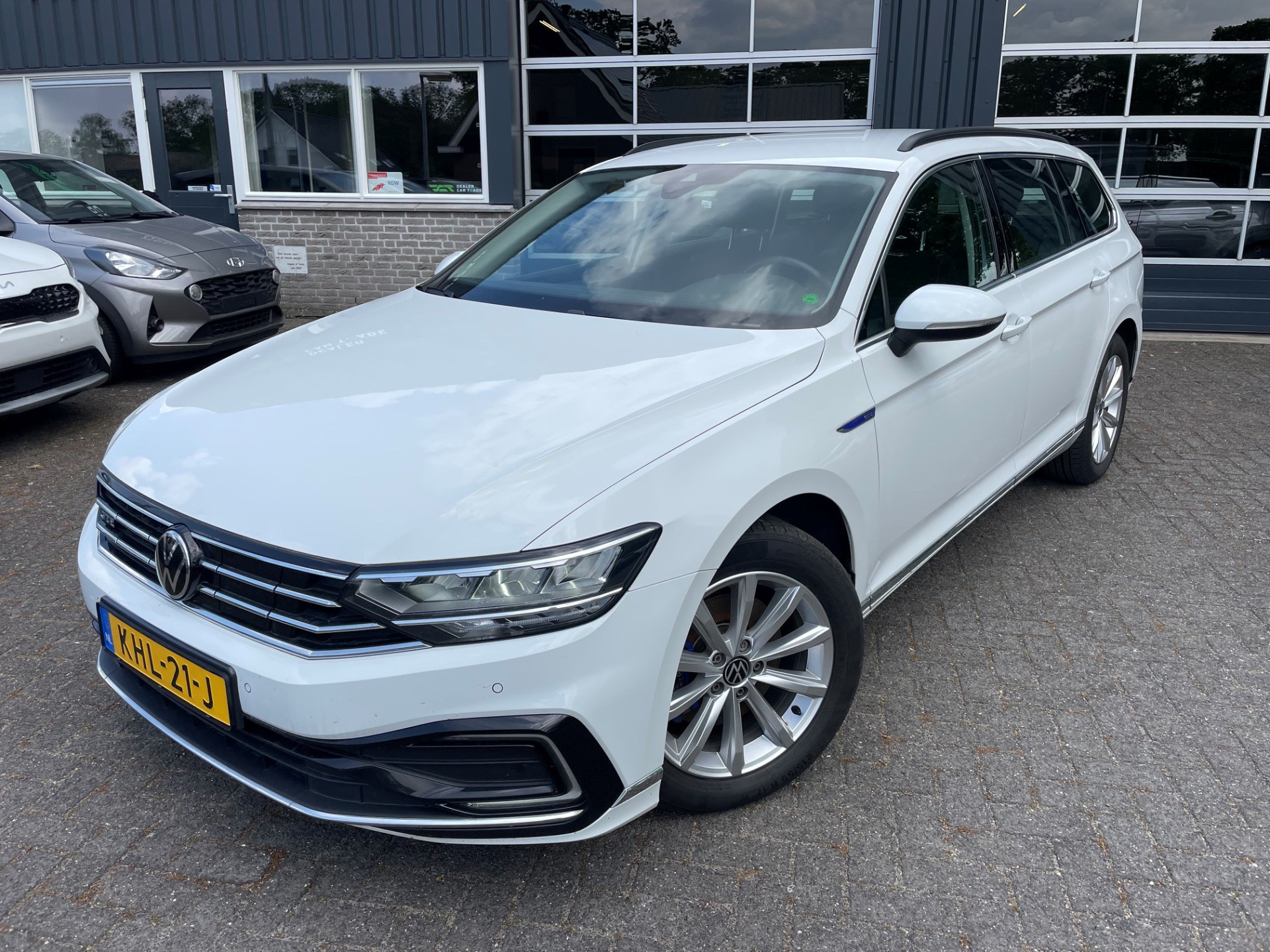 Volkswagen Passat 1.4 TSI PHEV GTE Led Virtual Nav Winterpakket Elec.Klep ACC 52813485-0.jpg | Dealer Car Trade B.V.