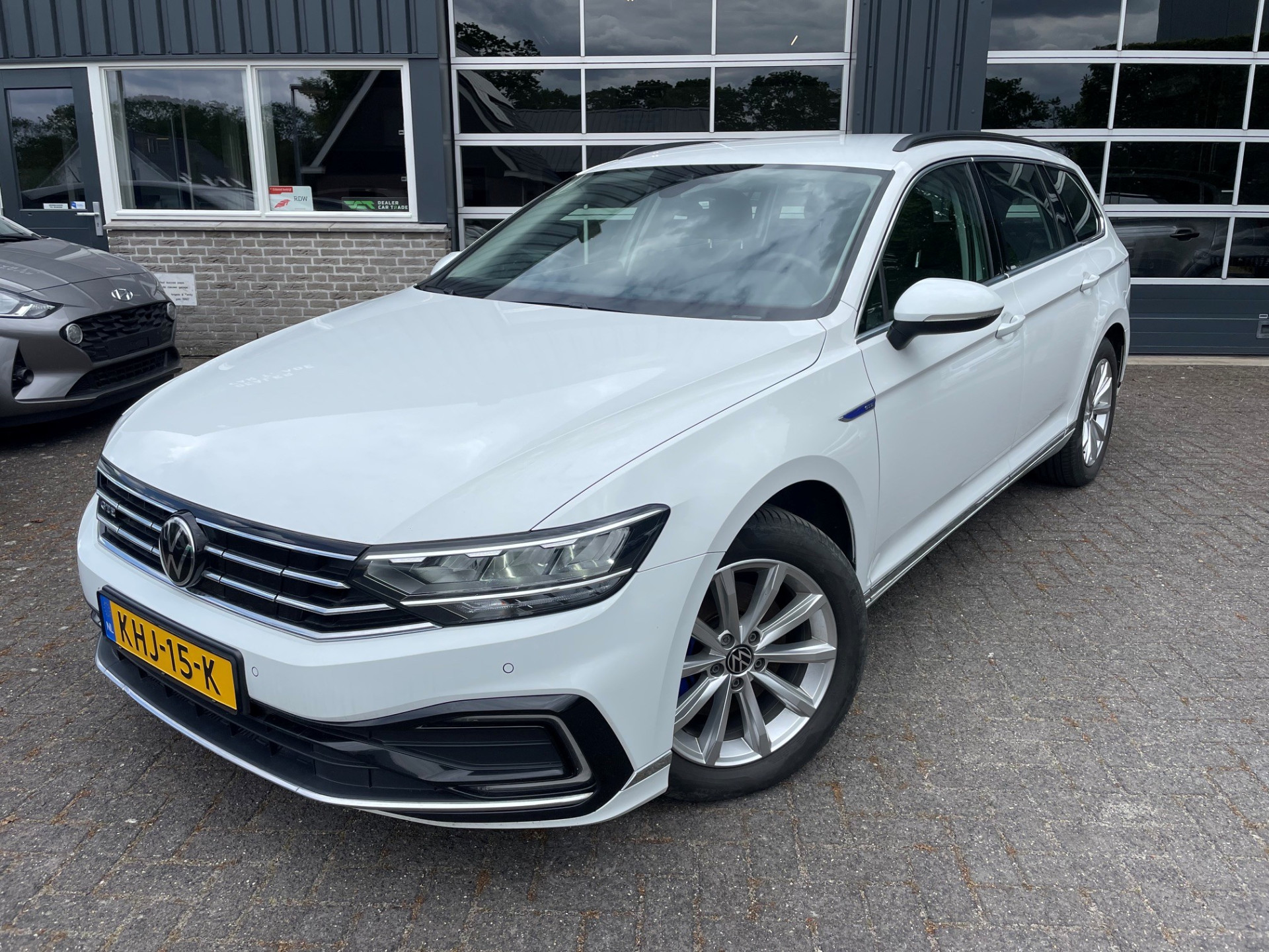 Volkswagen Passat 1.4 TSI PHEV GTE Led Virtual Nav Winterpakket Elec.Klep ACC 52814600-0.jpg | Dealer Car Trade B.V.