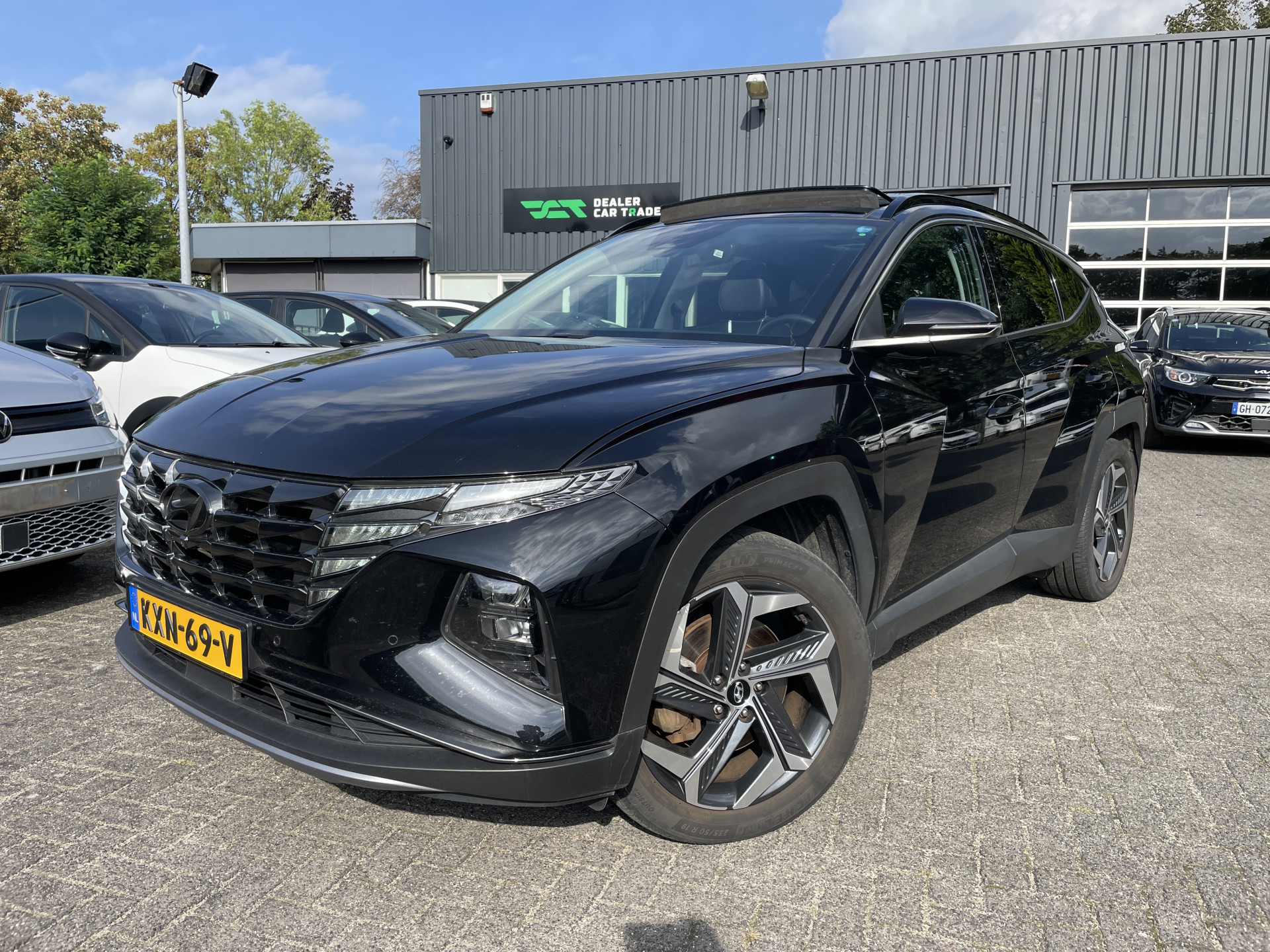 Hyundai Tucson 1.6 T-GDI PHEV Premium Sky 4WD Led Clima AppConnect Leder Pano 360 Camera 56574323-0.jpg | Dealer Car Trade B.V.